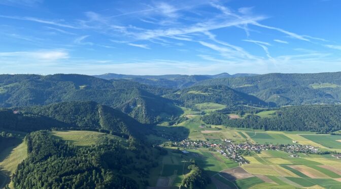 Horni Ballonfahrten GmbH Ballon Ballonfahrt Heissluft Heissluftballon Heissluftballonfahrt Ballongruppe Basel Basel Aesch Arlesheim Dornach Reinach Therwil Oberwil Binningen Bottmingen Münchenstein Muttenz Pratteln Schweizerhalle Schönenbuch Baselbiet Sissach Diegten Bubendorf Lampenberg Hochwald Seewen Laufen Büsserach Dittingen  Ettingen Allschwil Biel Benken Nordwestschweiz Leimental Birseck Laufental Pilot Passagier Passagiere Passagierfahrt Luftfahrt Montgolfiere Migros Bio HB-QVO Gutschein Geschenk Geschenkgutschein gift Schweizerischer Ballonverband Ballonclub Flims Ballonclub Arosa Mittelland Voralpen Alpen Verkauf Basel Stadt Baselstadt Baselland Basel Landschaft Schwarzbuben Schwarzbubenland Gewerblich Lizenz Luftfahrtunternehmen Erlebnis Traum Hochzeit Hochzeitsgeschenk Vermählung Geburtstag Geburtstagsgeschenk Firmen Firmenausflug Gruppenausflug Laax  Falera Langwies Horni Francis Christian Aeroclub Region Basel ARB SBAV FSA
